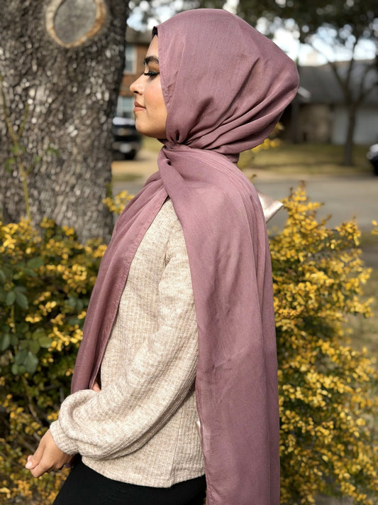 Soft lilac modal hijab featuring airy, lightweight fabric and smooth flow for comfortable daily styling